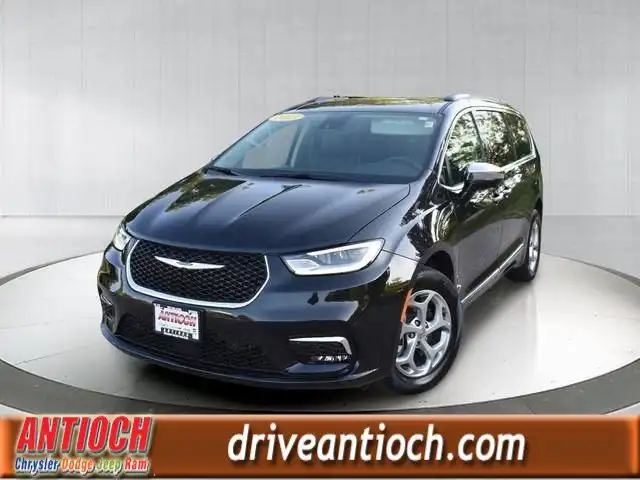 2023 Chrysler Pacifica Limited AWD's photo