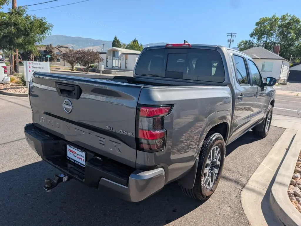 2024 Nissan Frontier SL Crew Cab 4WD photo 5