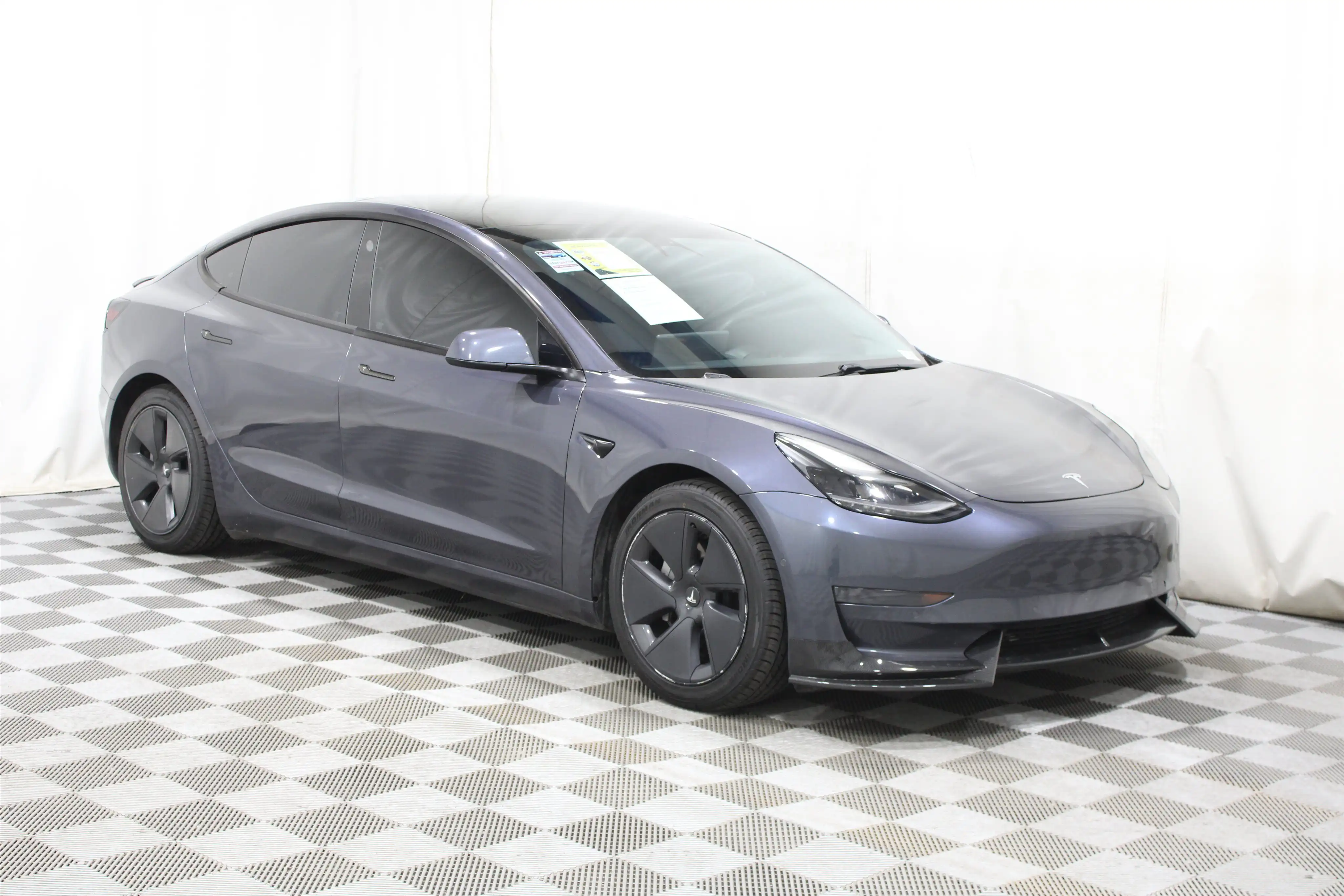 2021 Tesla Model 3 Standard Range Plus's photo