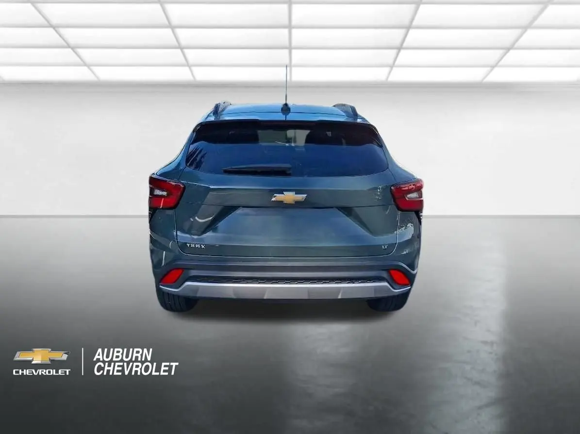 2025 Chevrolet Trax LT photo 4