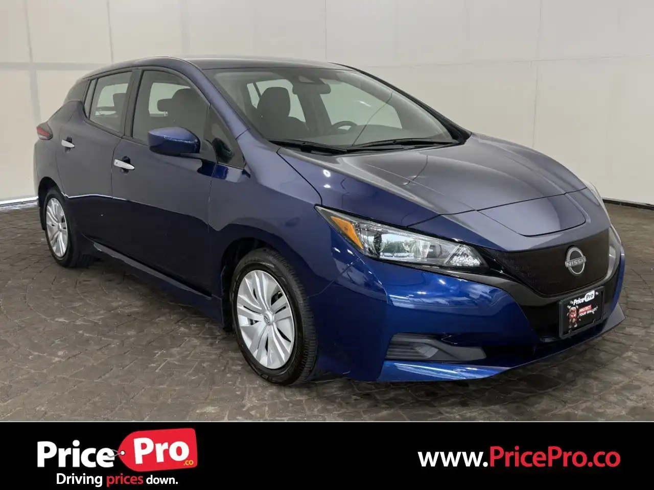 2025 Nissan Leaf S's photo