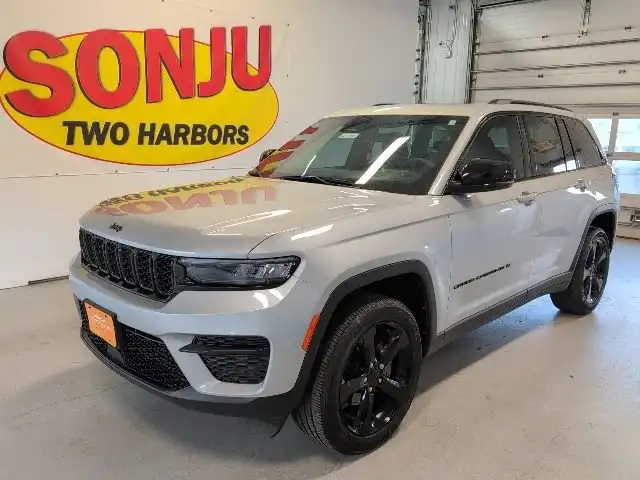 2025 Jeep Grand Cherokee Altitude X 4x4's photo