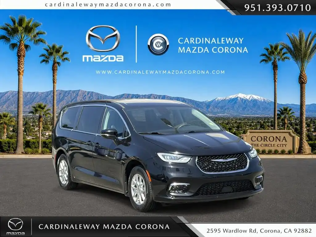 2024 Chrysler Pacifica Touring L's photo
