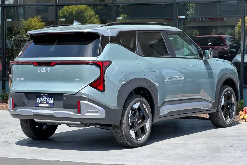 2027 Kia Seltos 2.0 EX AWD photo 4