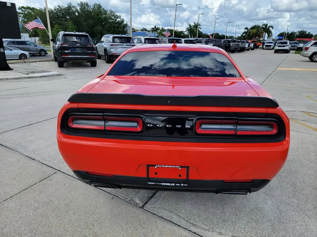2016 Dodge Challenger Scat Pack photo 4