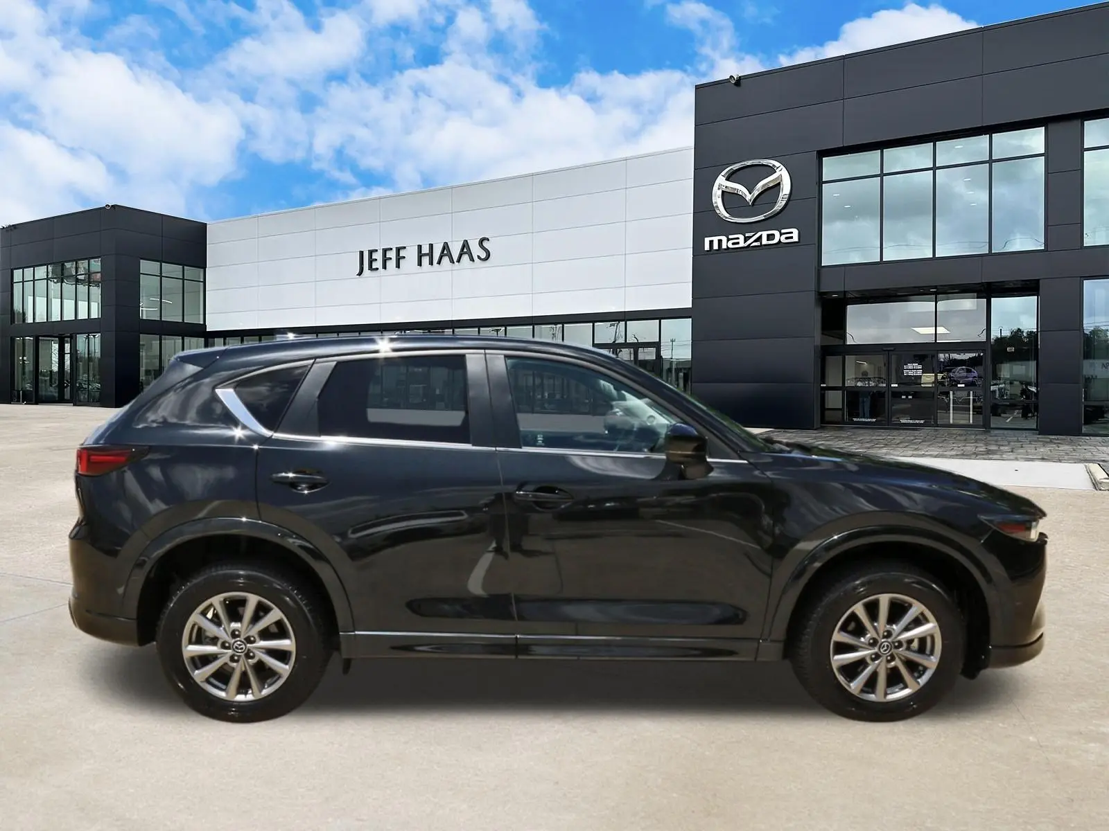 2025 Mazda CX-5 S Preferred package Auto AWD photo 5