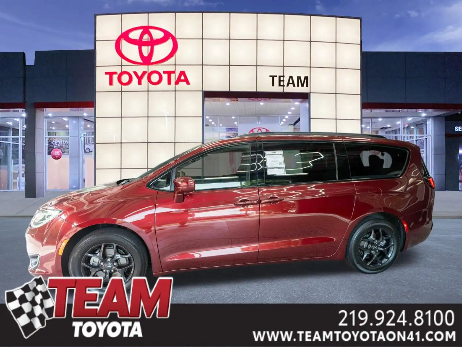 2020 Chrysler Pacifica Touring's photo