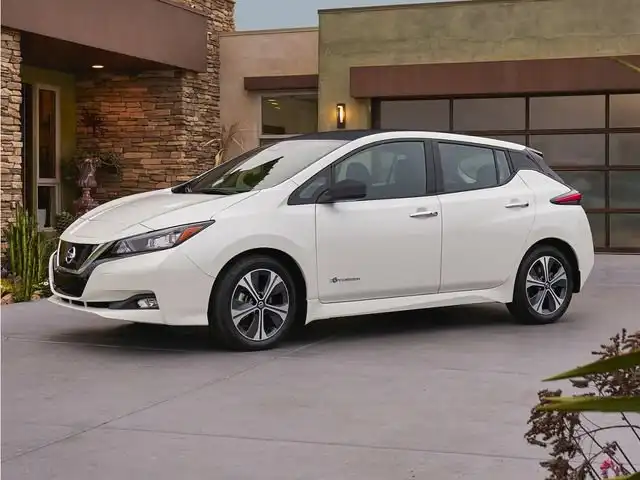 2020 Nissan Leaf S's photo