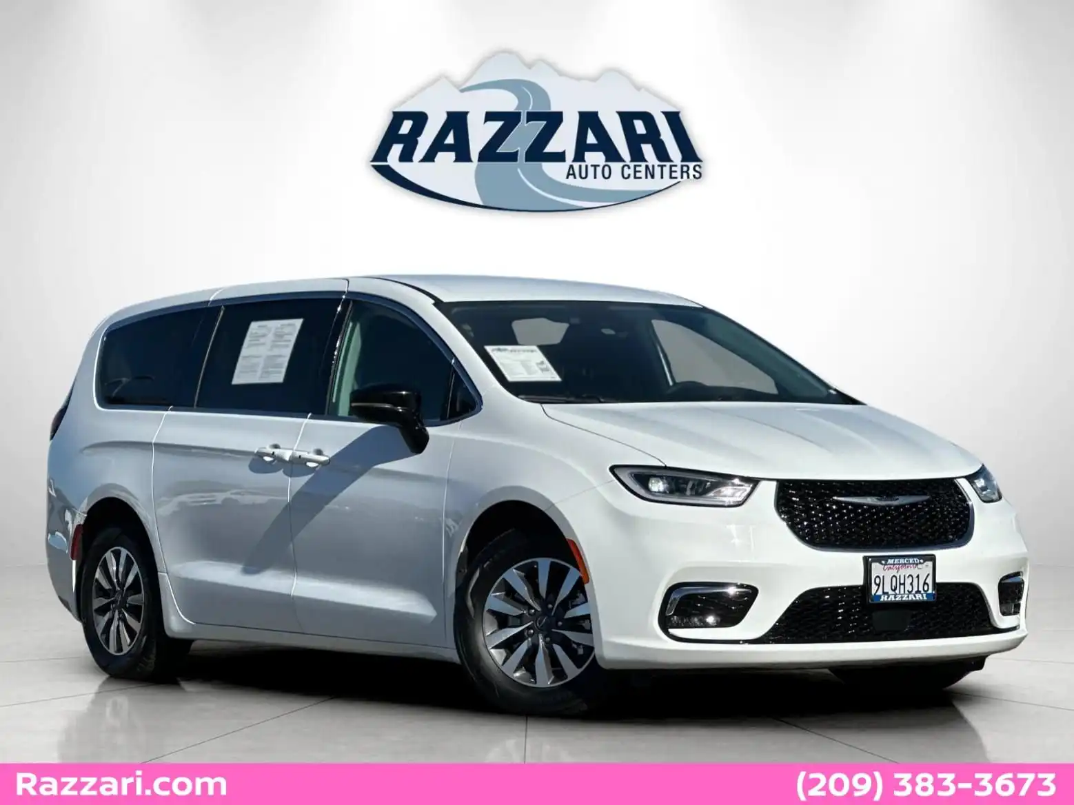 2024 Chrysler Pacifica Hybrid Select PHEV's photo