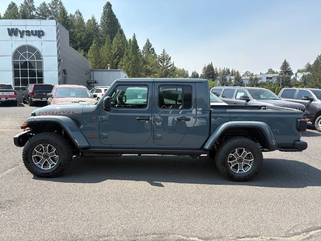 2026 Jeep Gladiator Mojave X Auto photo 3