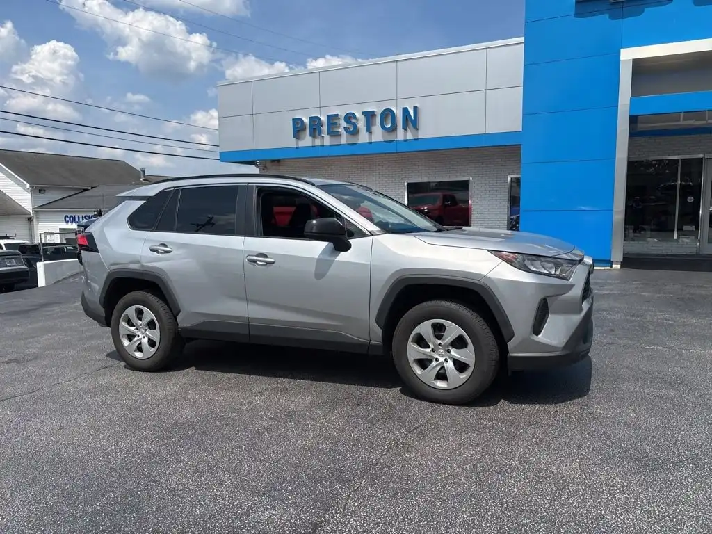 2021 Toyota RAV4 LE FWD's photo