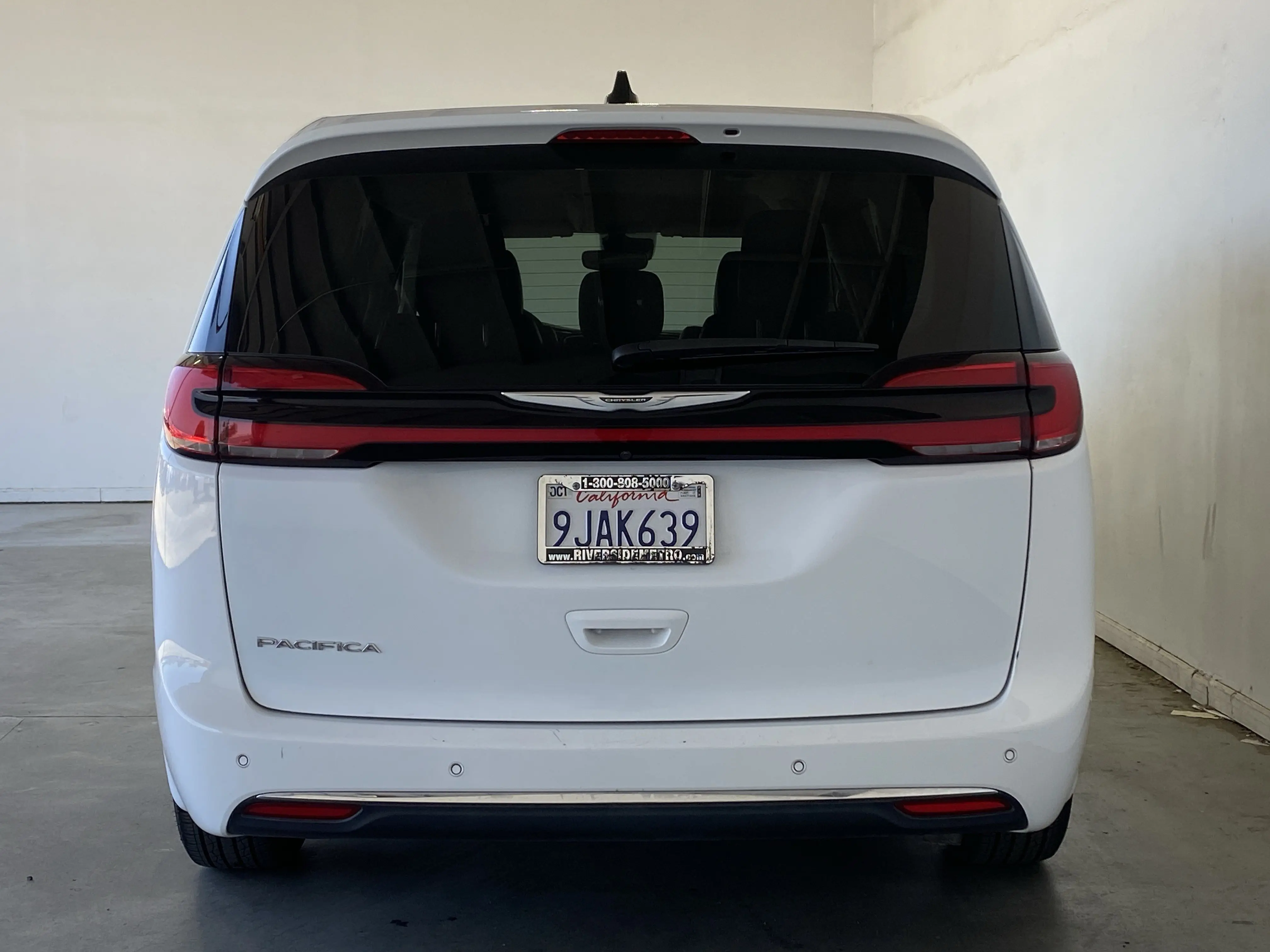 2023 Chrysler Pacifica Touring L photo 3