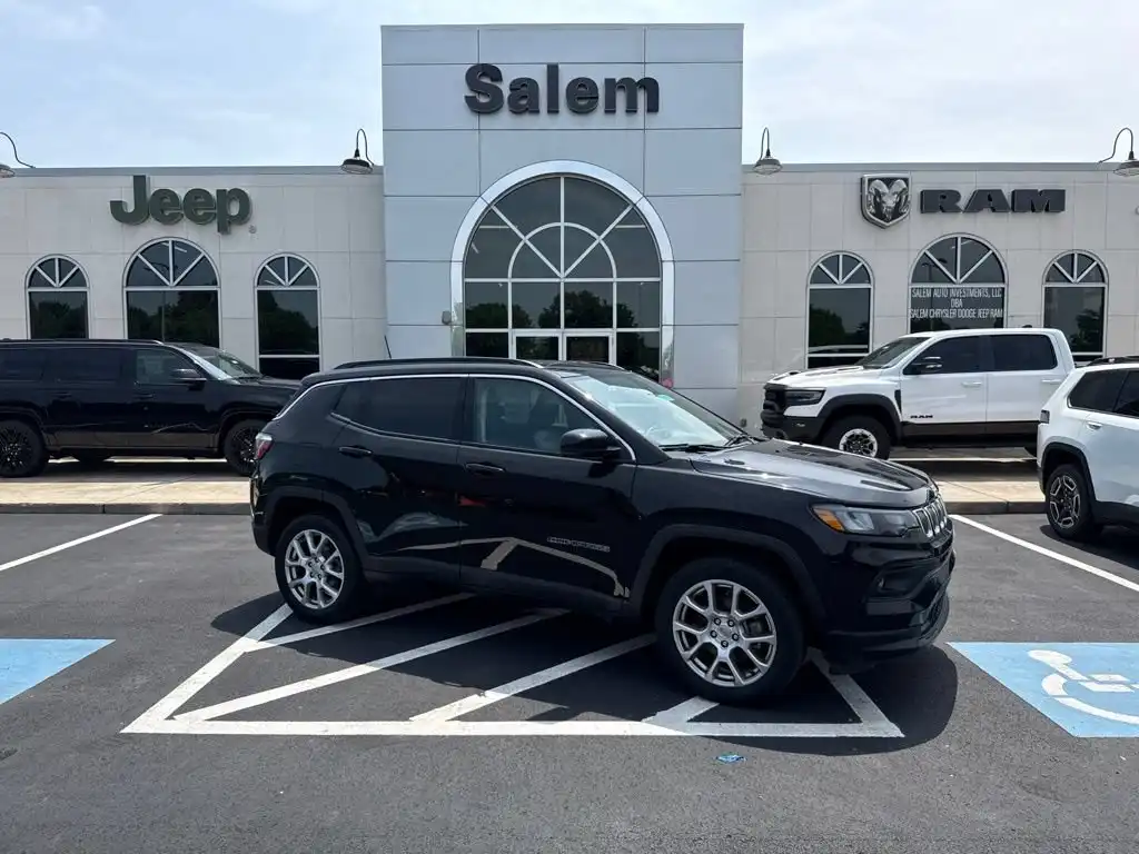 2022 Jeep Compass Latitude Lux 4X4's photo