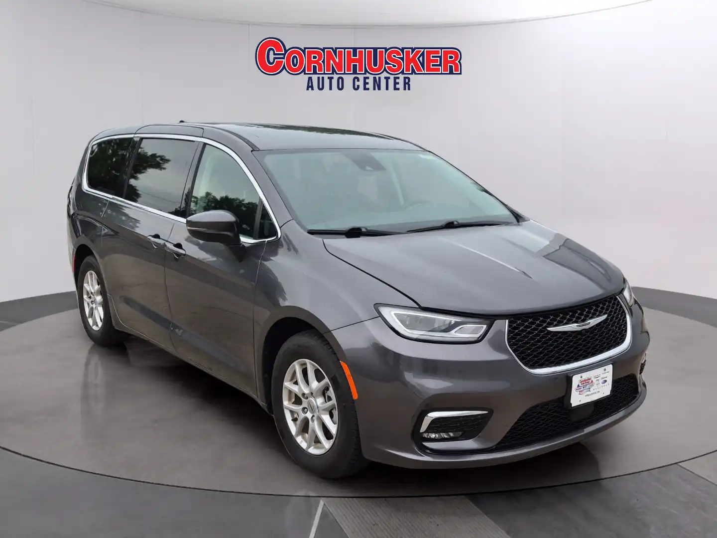2023 Chrysler Pacifica Touring L's photo