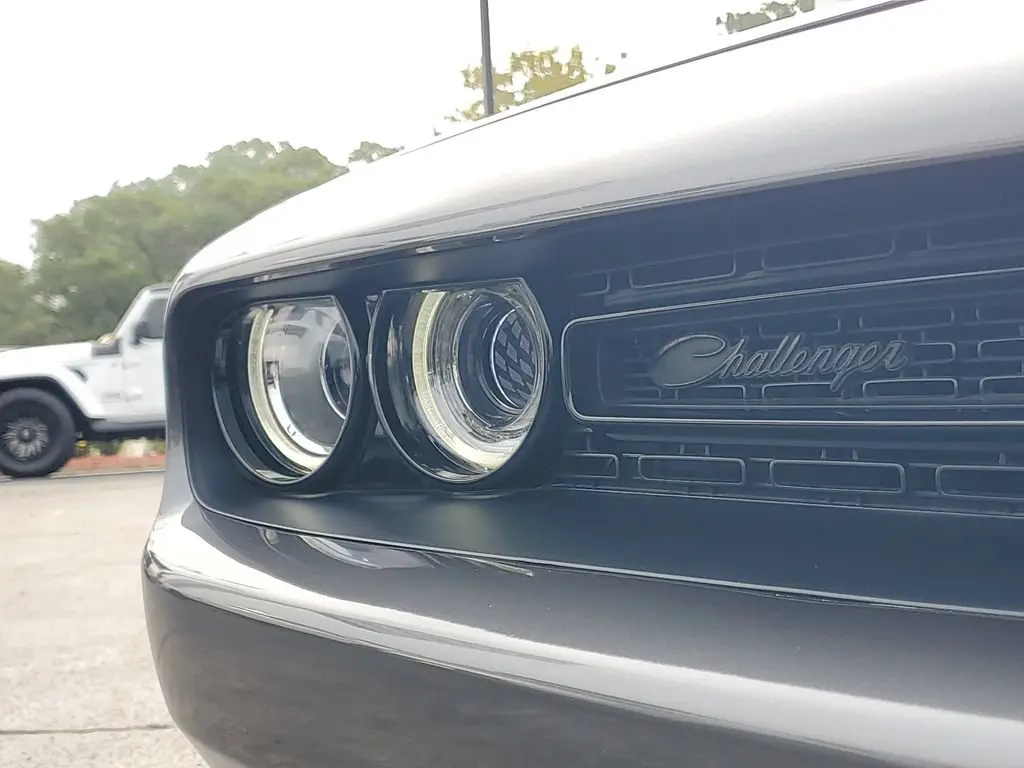 2021 Dodge Challenger R/T photo 5
