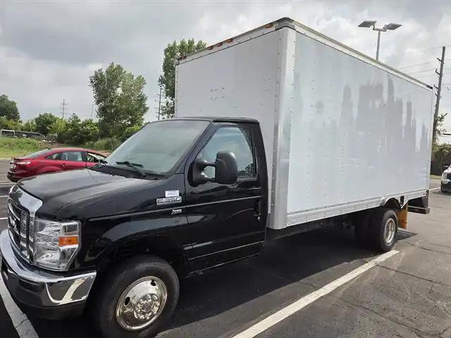2017 Ford E-Series DRW E-350 Super Duty 176 in WB's photo
