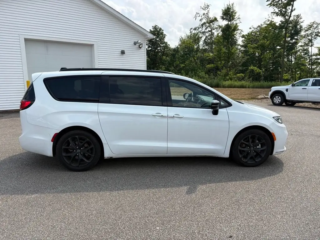 2025 Chrysler Pacifica Limited photo 5