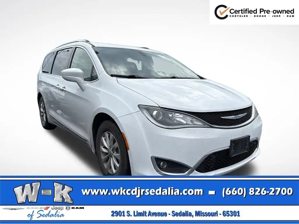 2018 Chrysler Pacifica Touring L's photo