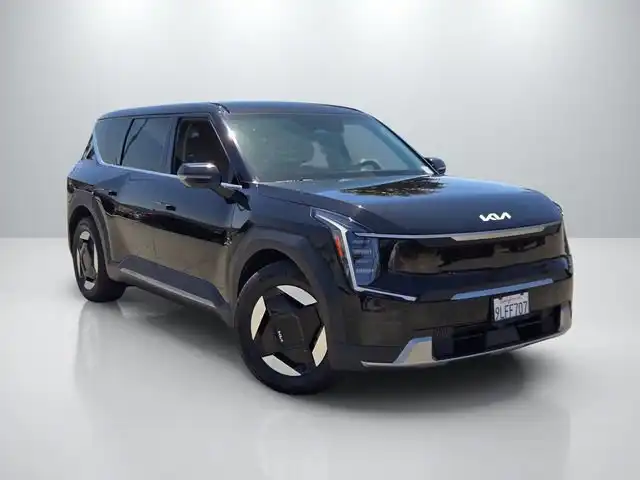 2024 Kia EV9 Light L/R's photo