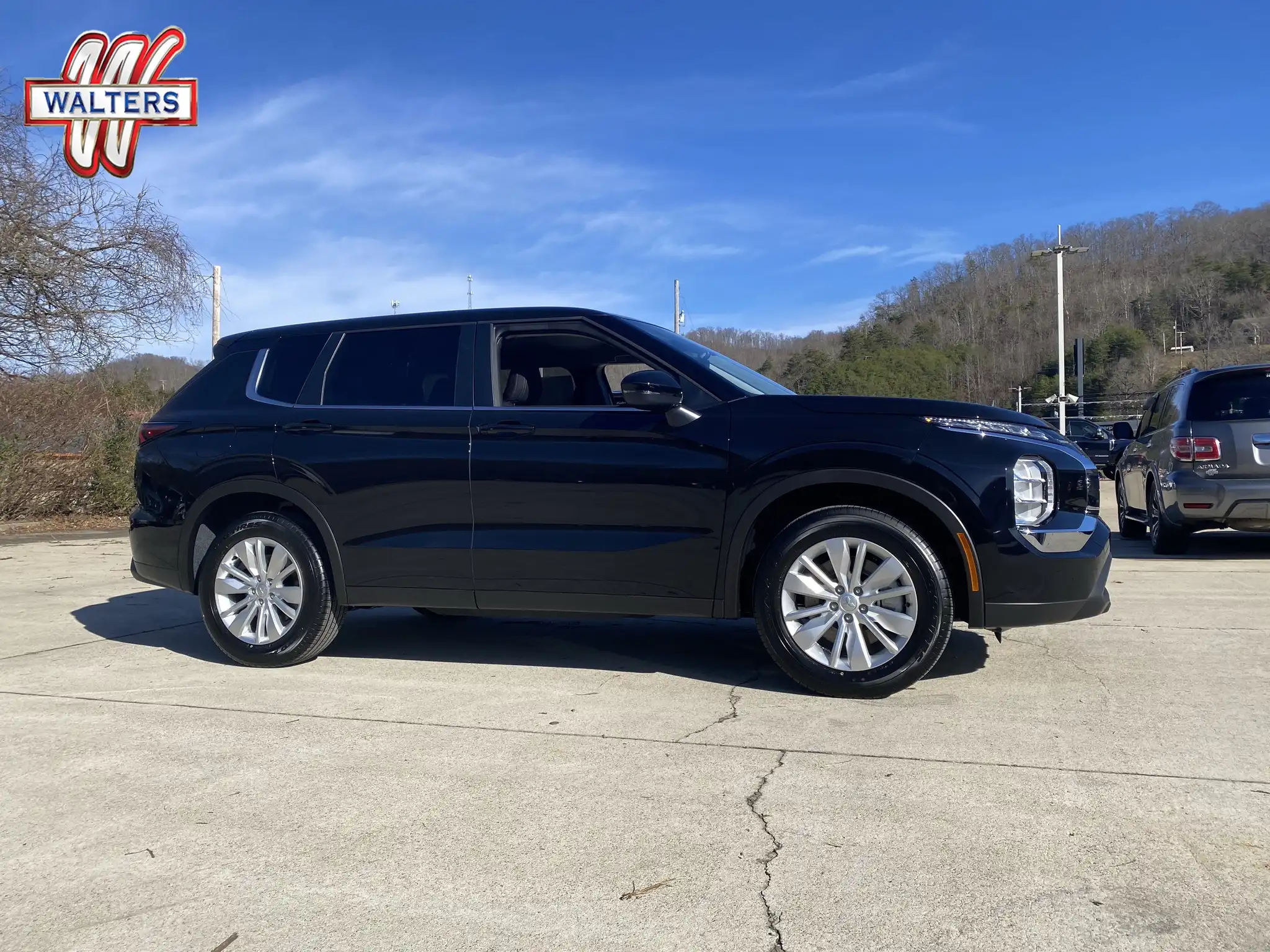 2026 Mitsubishi Outlander ES FWD's photo