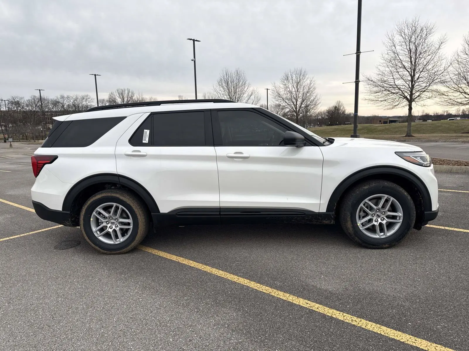 2026 Ford Explorer Active w/100A Pkg photo 4