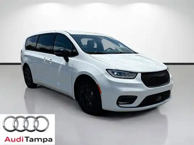2024 Chrysler Pacifica Hybrid Select S-Appearance PHEV's photo