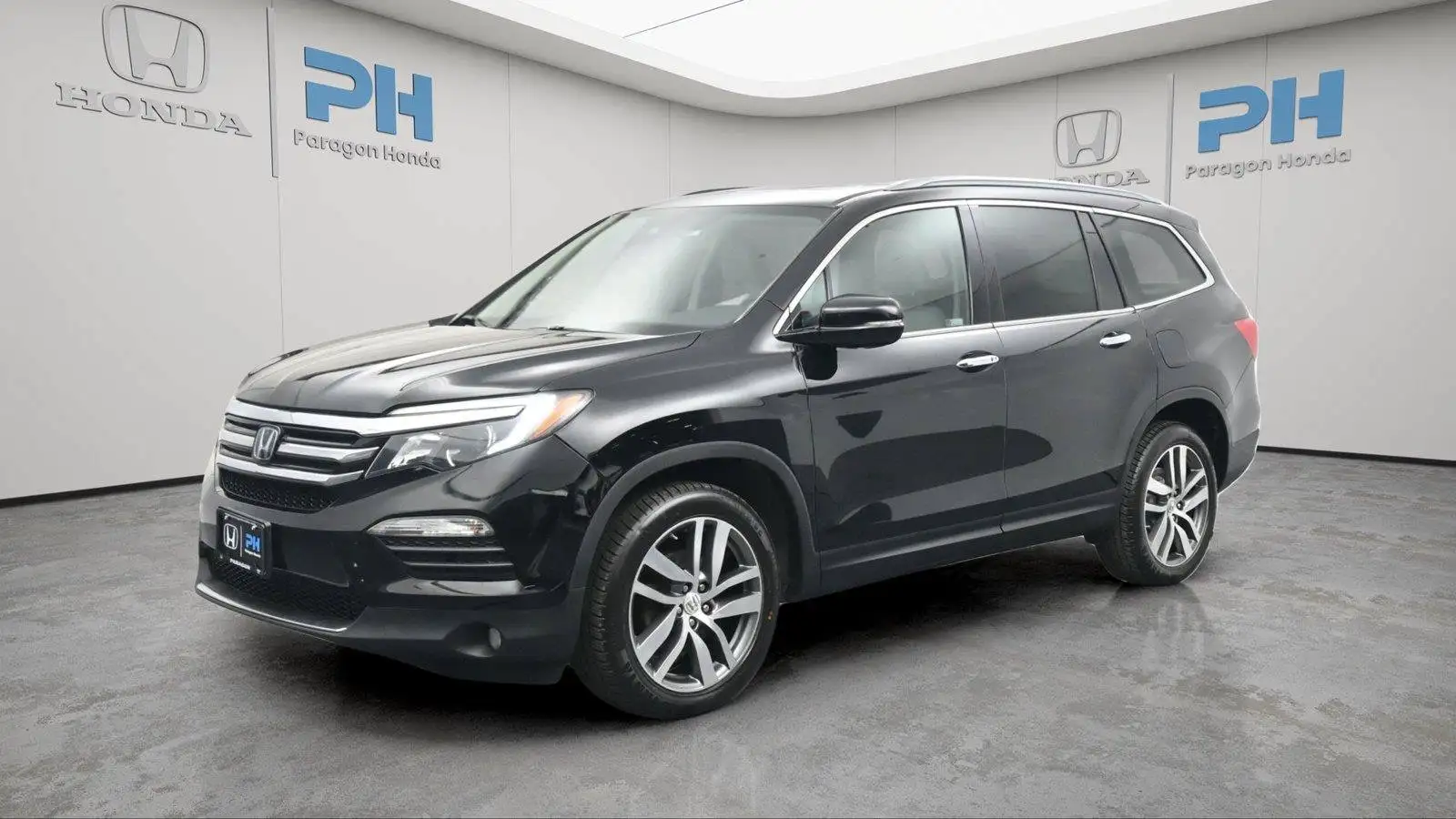 2017 Honda Pilot Touring 4WD's photo
