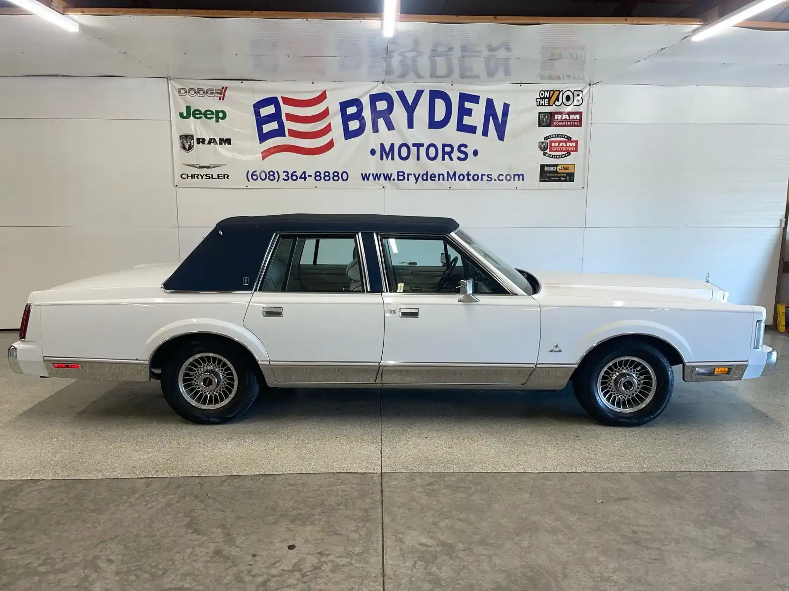 1987 Lincoln Town Car's photo