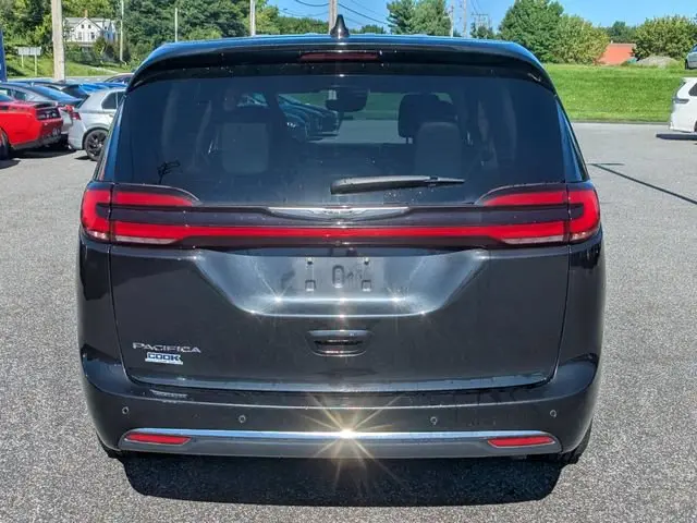 2023 Chrysler Pacifica Touring L photo 4