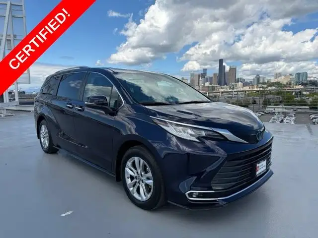 2024 Toyota Sienna Limited 7-Passenger Hybrid FWD's photo