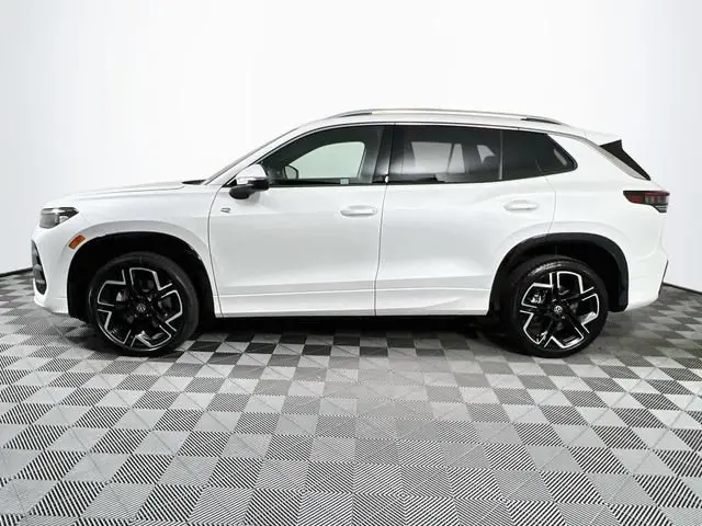 2026 Volkswagen Tiguan 2.0T SEL R-Line Turbo 4Motion photo 3
