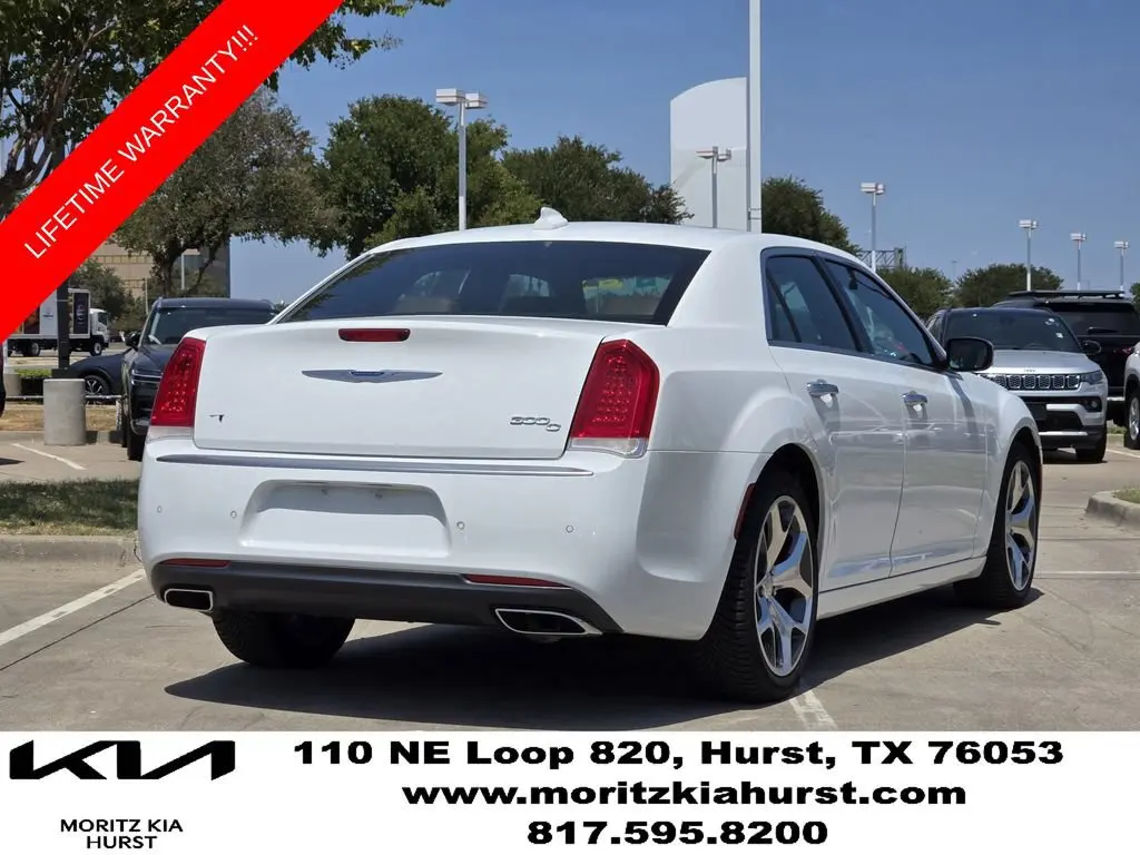 2018 Chrysler 300 C photo 4