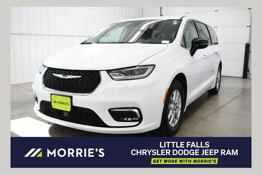 2024 Chrysler Pacifica Touring L's photo
