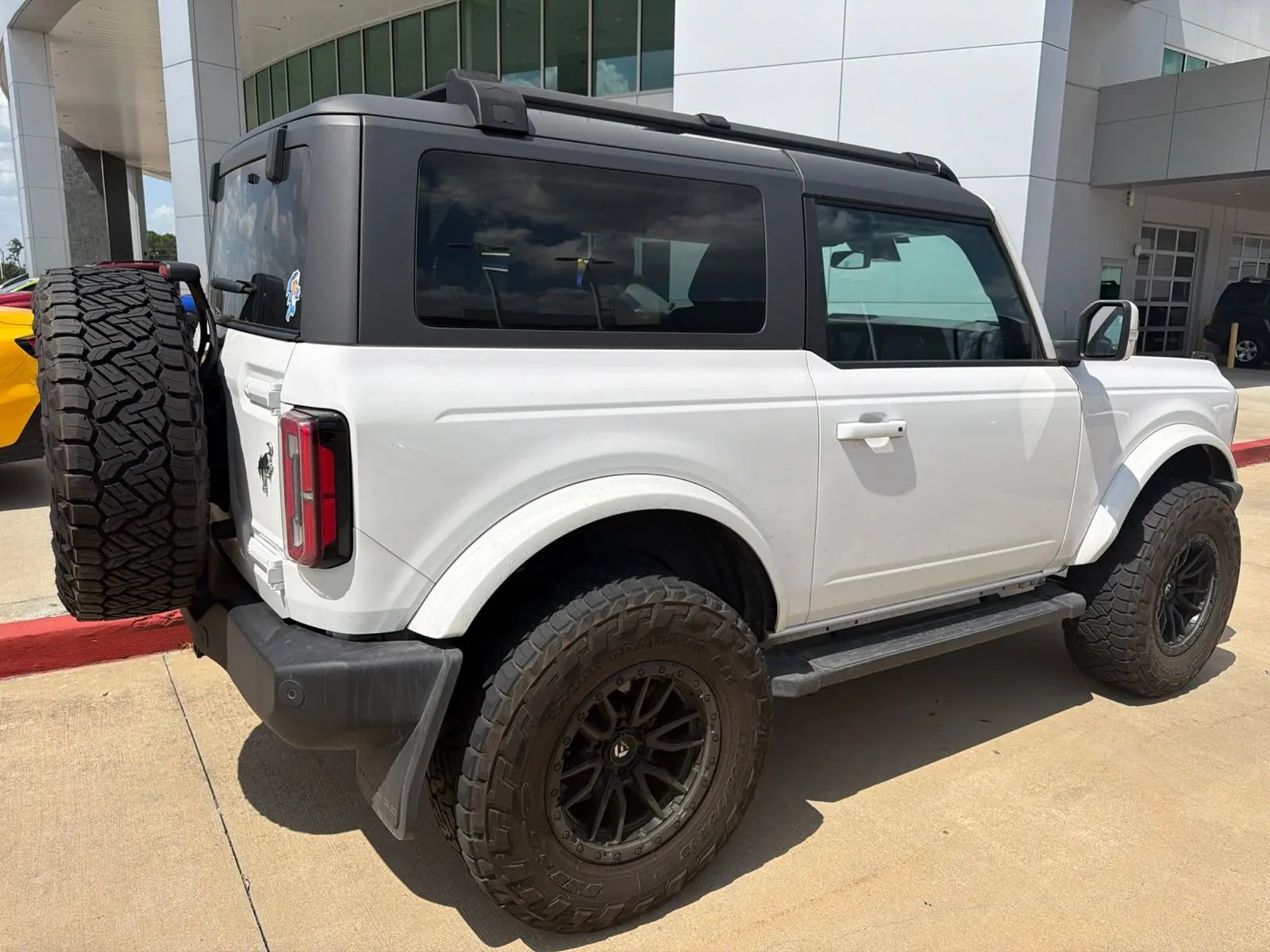 2023 Ford Bronco Outer Banks Advanced 4x4 photo 3