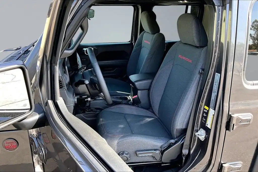 2025 Jeep Wrangler Rubicon's photo