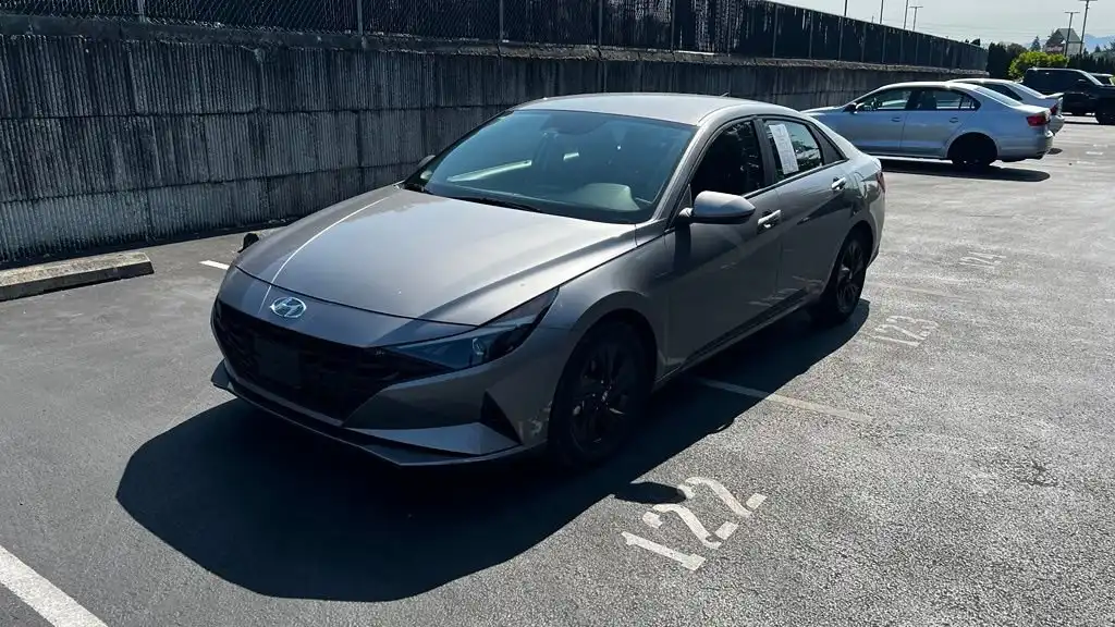 2023 Hyundai Elantra 1.6 HEV Blue's photo