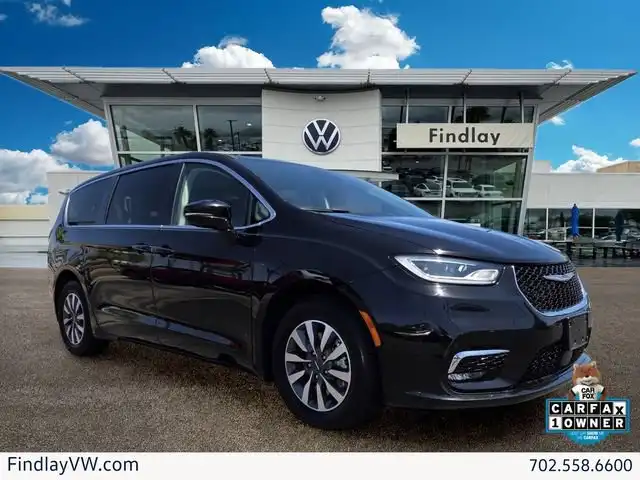 2024 Chrysler Pacifica Hybrid Select PHEV's photo