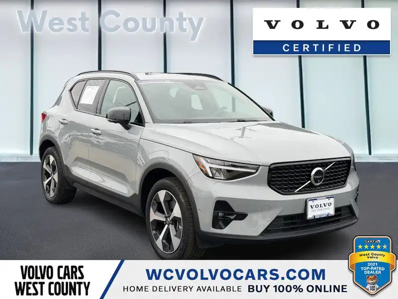 2025 Volvo XC40 B5 Plus Dark AWD's photo