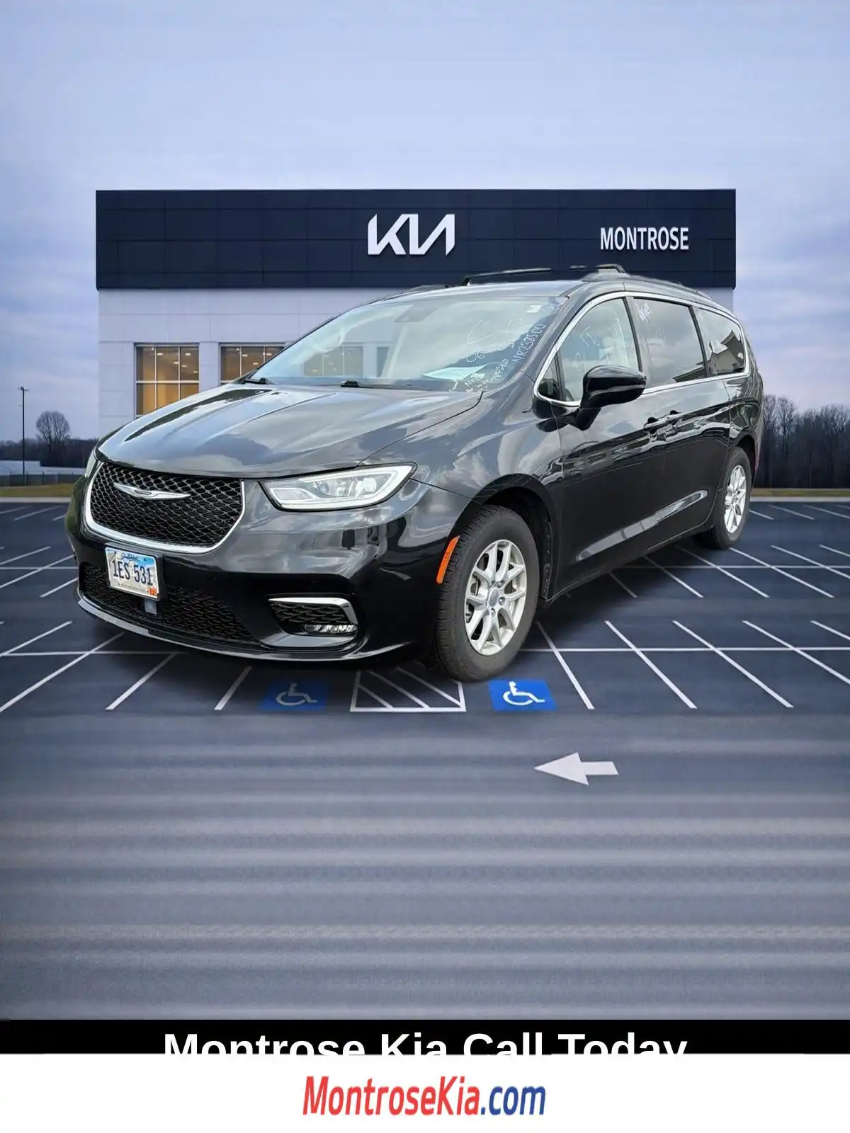 2022 Chrysler Pacifica Touring L's photo