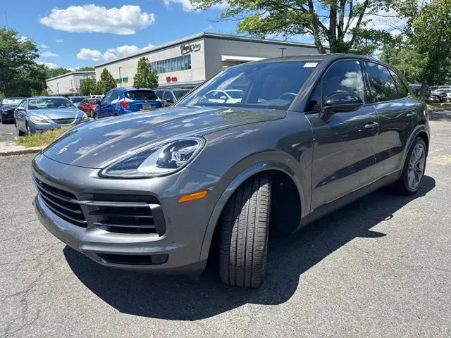 2022 Porsche Cayenne Base photo 3