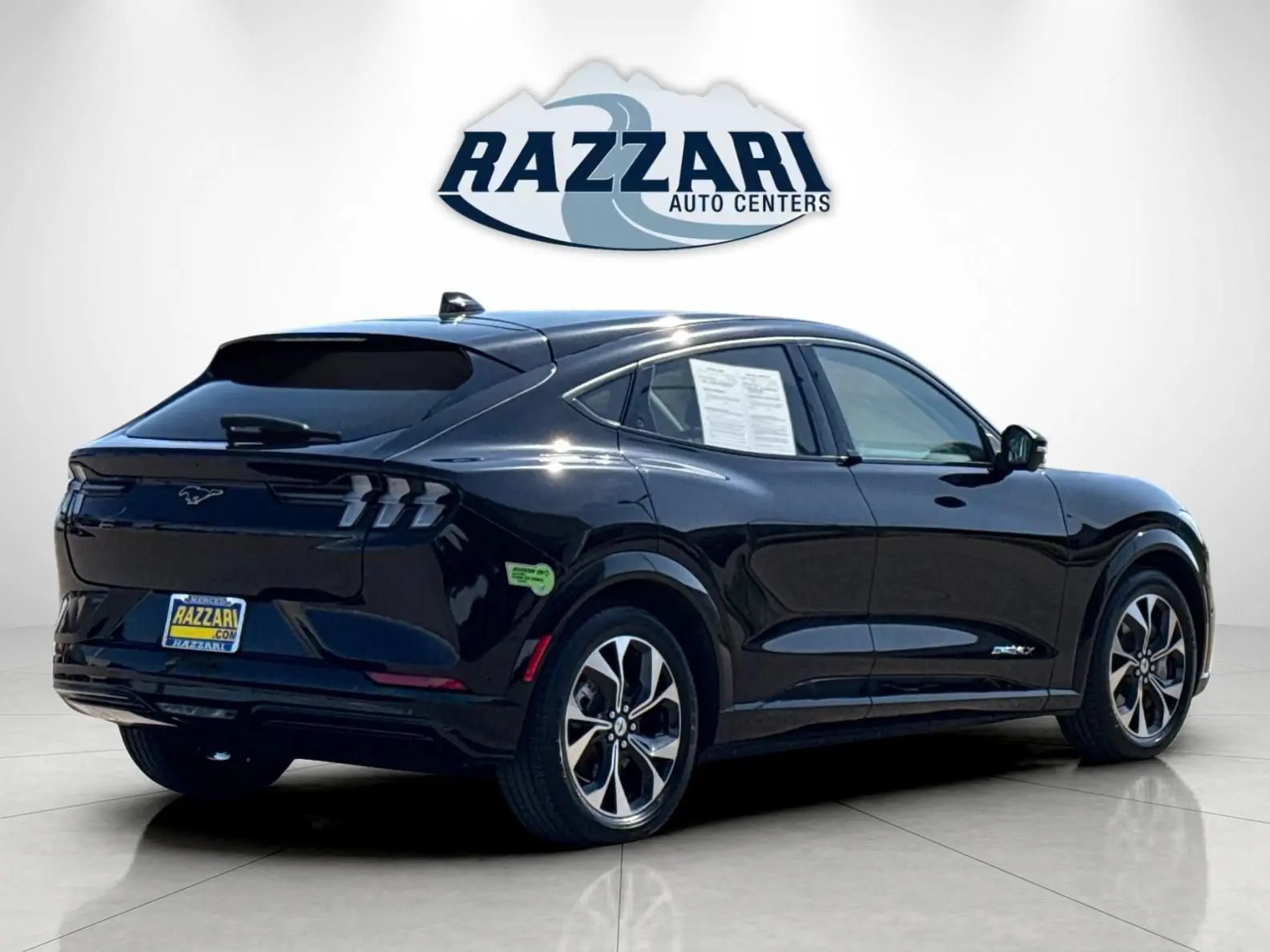 2022 Ford Mustang-Mach-e Premium photo 3