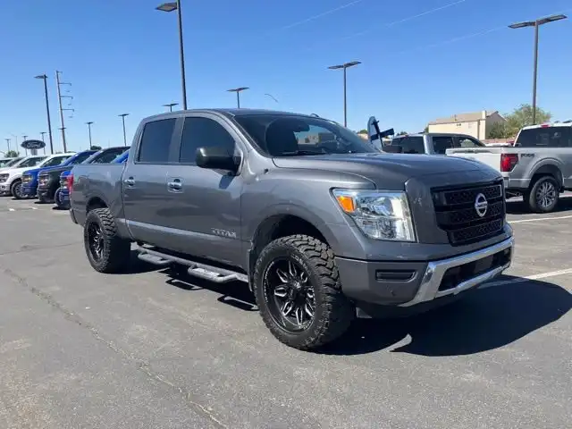 2021 Nissan Titan SV 4WD Crew Cab's photo