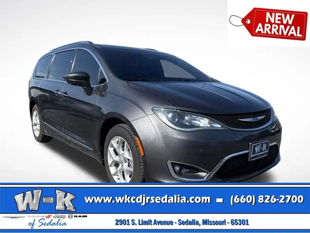 2019 Chrysler Pacifica Touring L Plus's photo