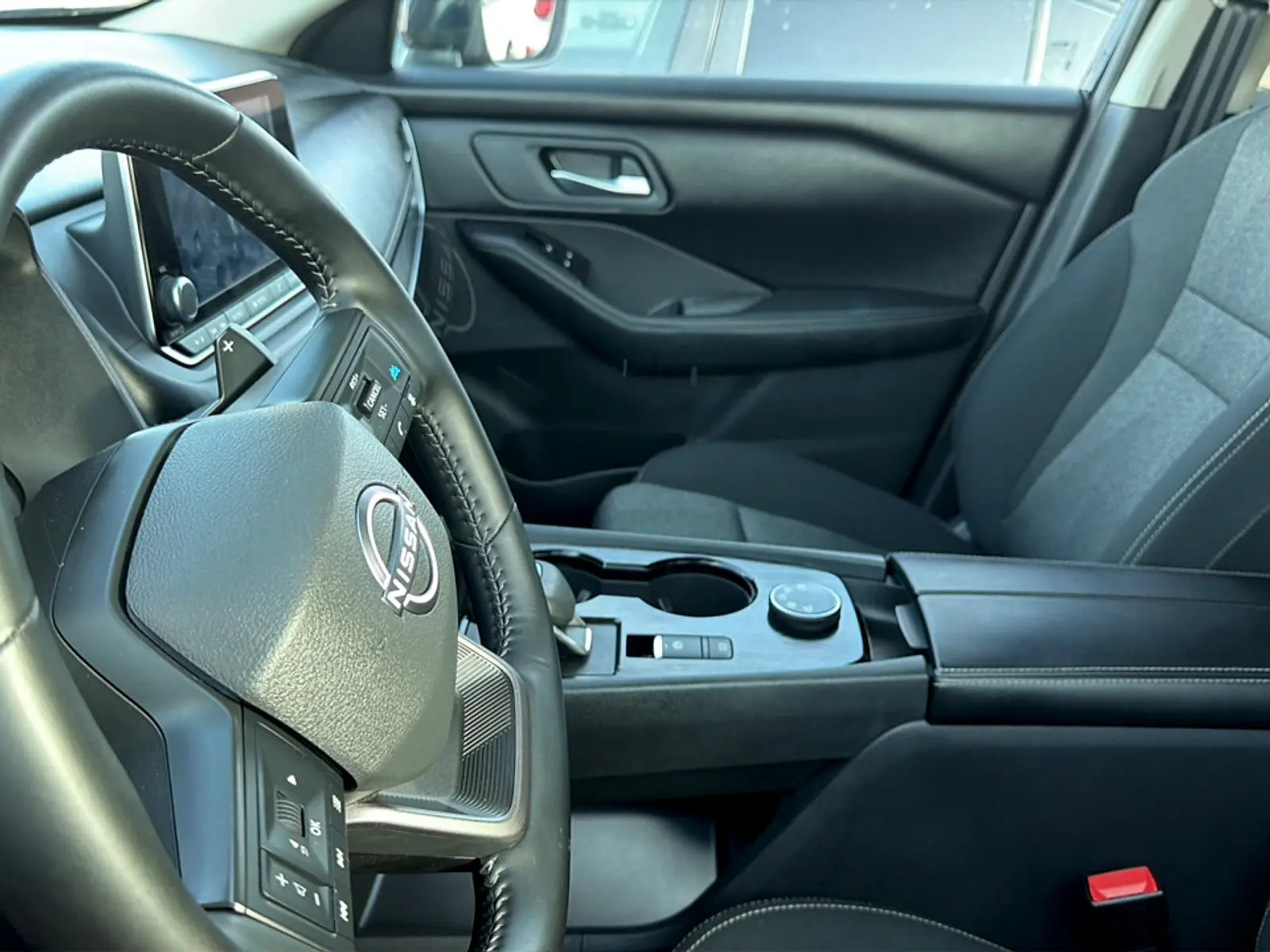 2025 Nissan Rogue SV AWD photo 4