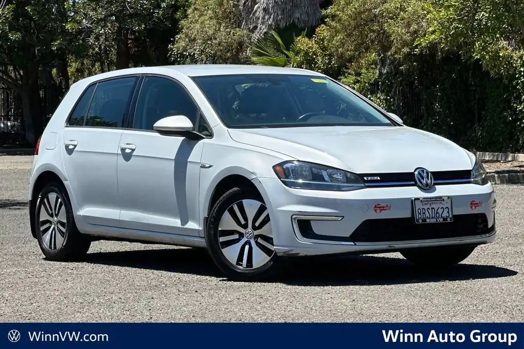 2017 Volkswagen e-Golf SE's photo