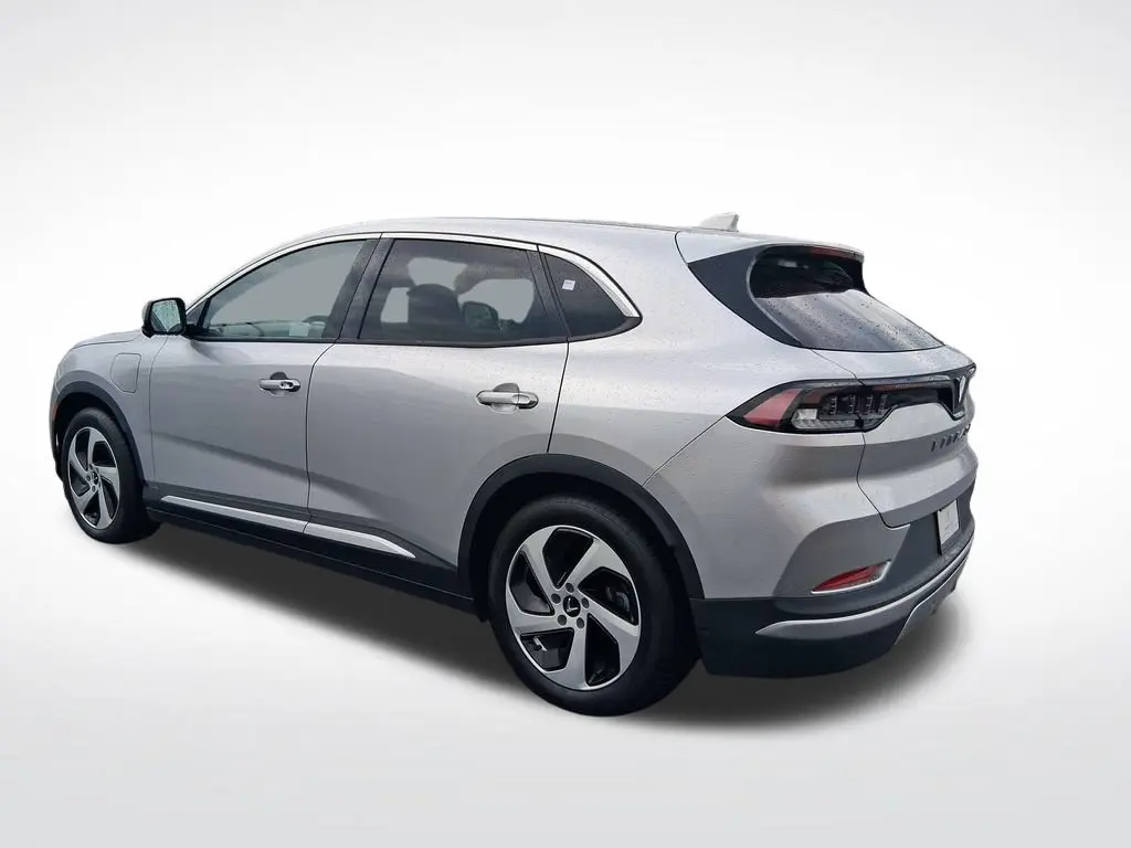 2023 VinFast VF 8 Standard Range photo 5