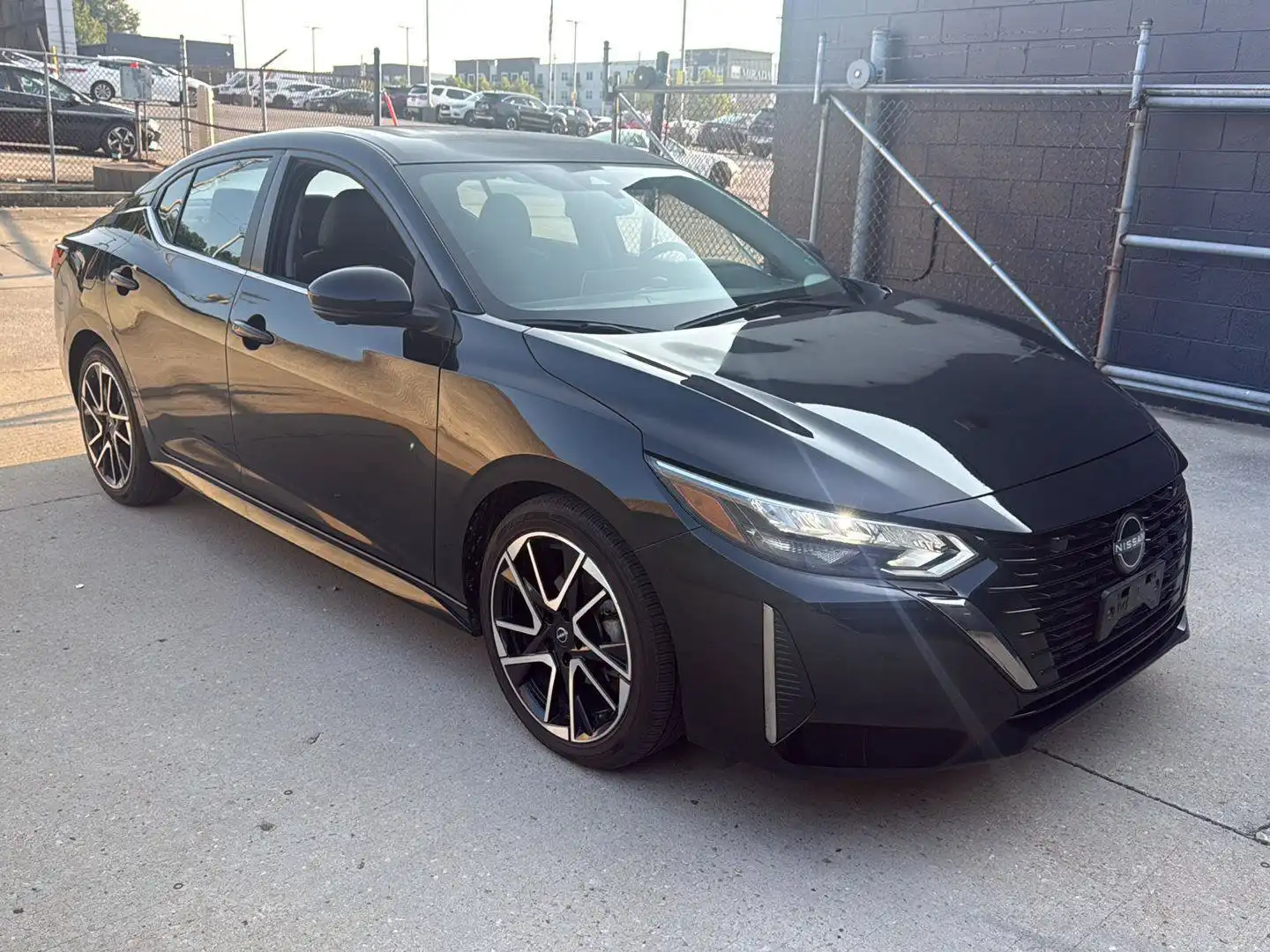 2025 Nissan Sentra SR CVT's photo