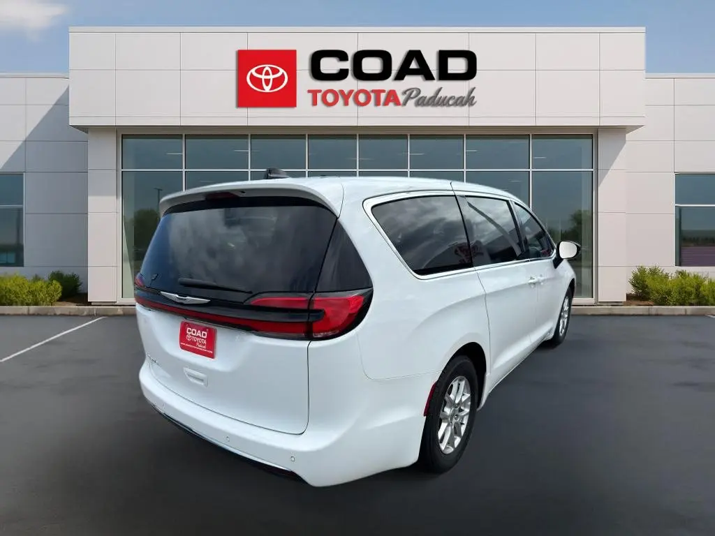 2025 Chrysler Pacifica Select photo 5
