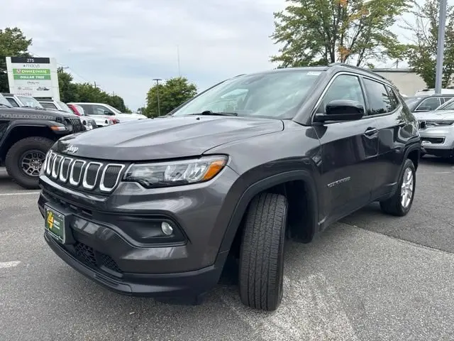 2022 Jeep Compass Latitude 4WD photo 3
