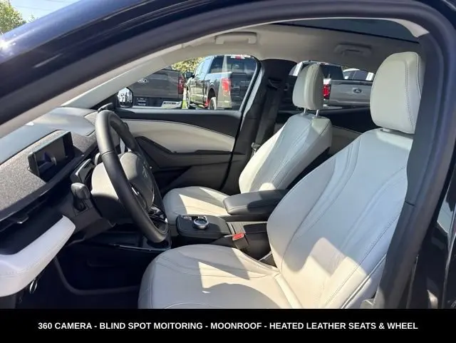 2023 Ford Mustang-Mach-e Premium photo 3